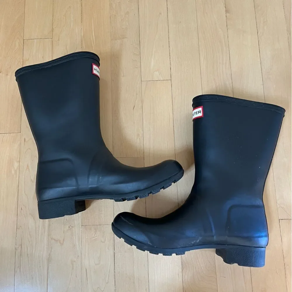 Hunter Women's Original Tour Short Rain Boots in Black 6